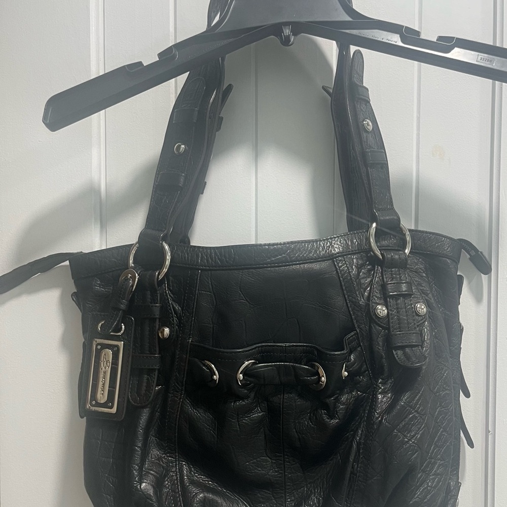 B. Makowsky Black Shoulder Bag with Sleek Leather Design